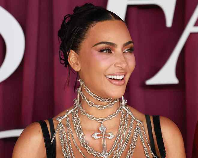 金·卡戴珊耗资700万美元购买邻居房产巧妙躲避邻里烦恼